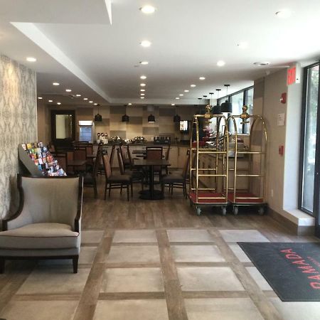Ramada By Wyndham Bronx Terminal Hotel New York Eksteriør billede