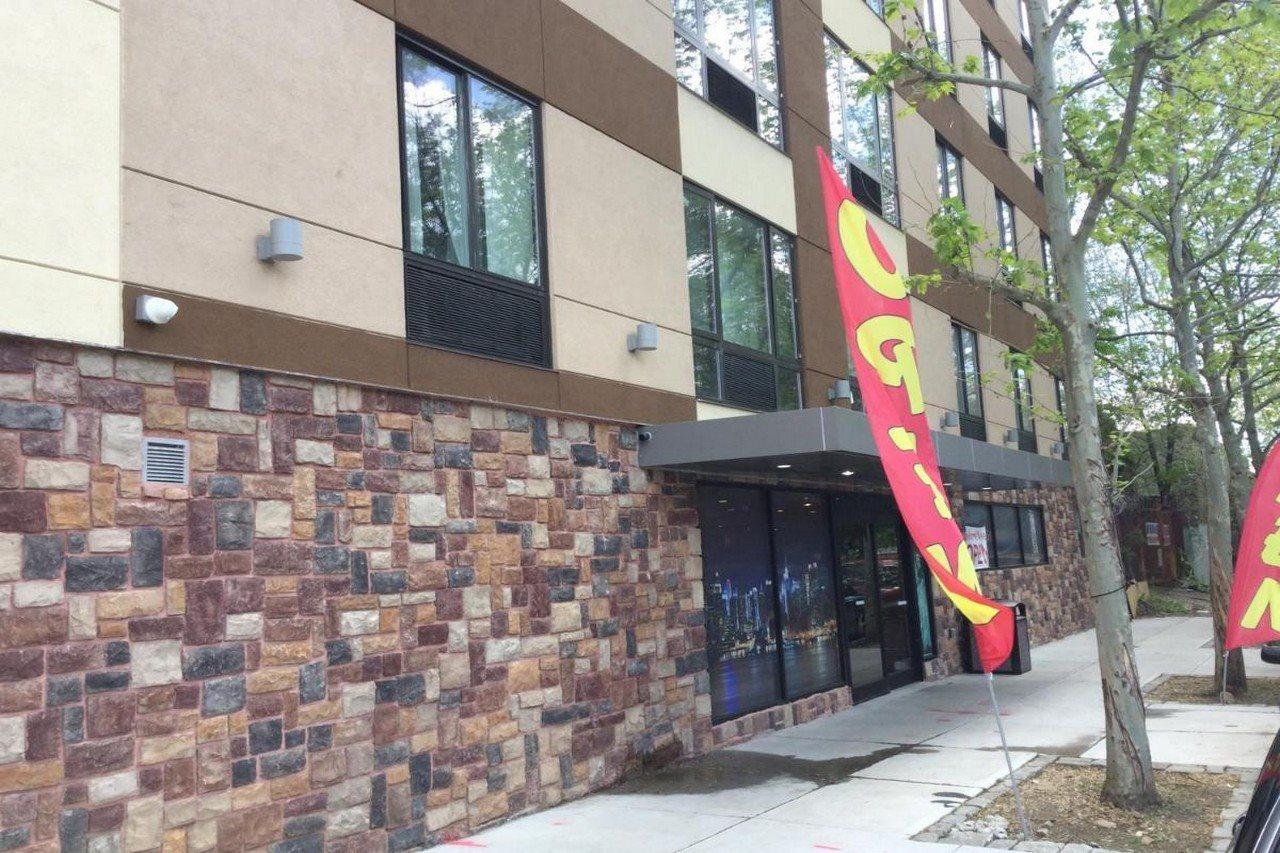 Ramada By Wyndham Bronx Terminal Hotel New York Eksteriør billede
