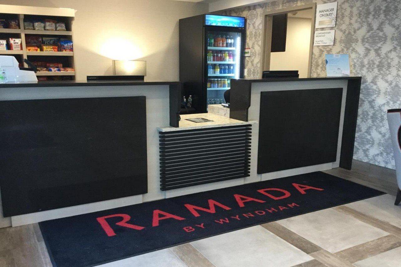 Ramada By Wyndham Bronx Terminal Hotel New York Eksteriør billede
