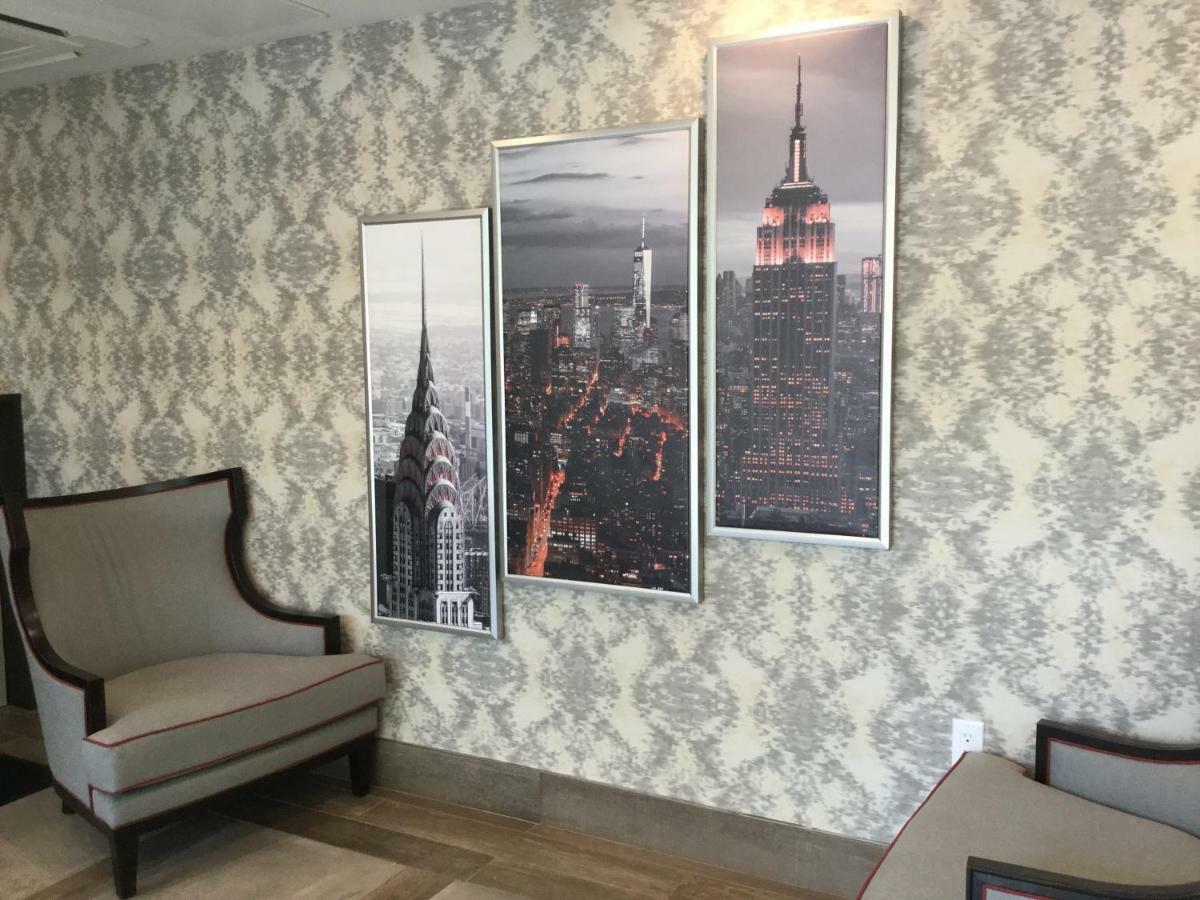 Ramada By Wyndham Bronx Terminal Hotel New York Eksteriør billede