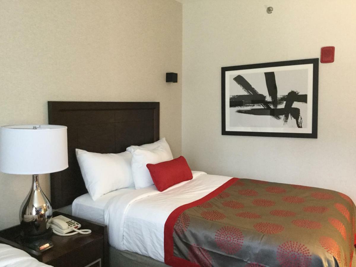 Ramada By Wyndham Bronx Terminal Hotel New York Eksteriør billede